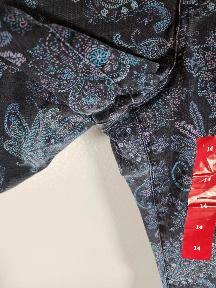 Bandolino Womens Sz 14 Millie Curvy Straight Capri Fray Cuff Paisley Print NEW - Image 3 of 4