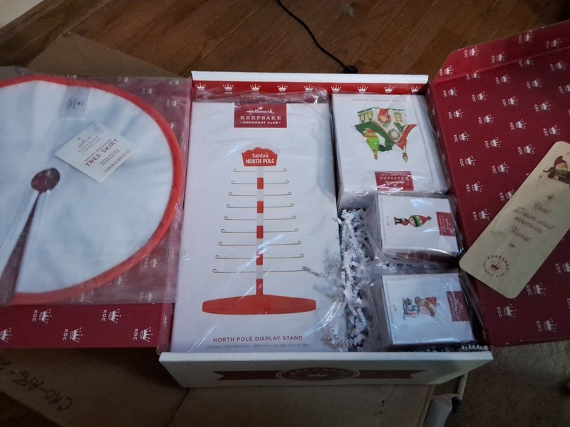 2024 Hallmark Keepsake Ornament Club Member Exclusive - 3 Ornaments & Tree