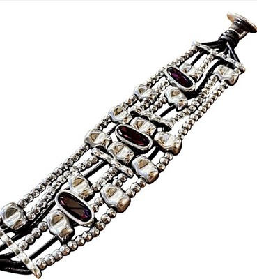 UNO DE 50 SILVER PLATED & SWAROVSKI AMETHYST CRYSTAL 'ARROW ME' BEAD BRACELET