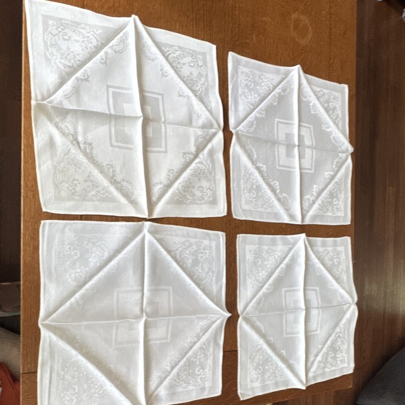 Set of 4 White Damask Floral Square Cloth Reusable Dinner Napkins Traditional