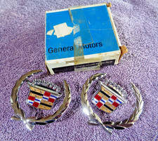 New Nos 4 Pc Genuine Gm 80-96 Cadillac Models Wreath Crest Ornament Emblem Set