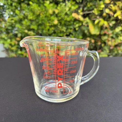 Vintage 2 Cup 16 oz Pyrex 516 Glass Red Letter Measuring Cup Open End Handle USA