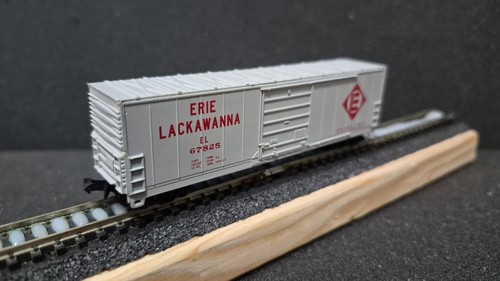 N Scale Life-Like Boxcar Erie Lackwana #67825 Rapido Couplers (No Box) | Zustand: Used