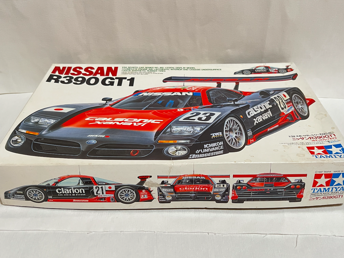 Nissan R390 GT1 1/10スケール Tamiya Nissan R390 GT1 Model Car Kit