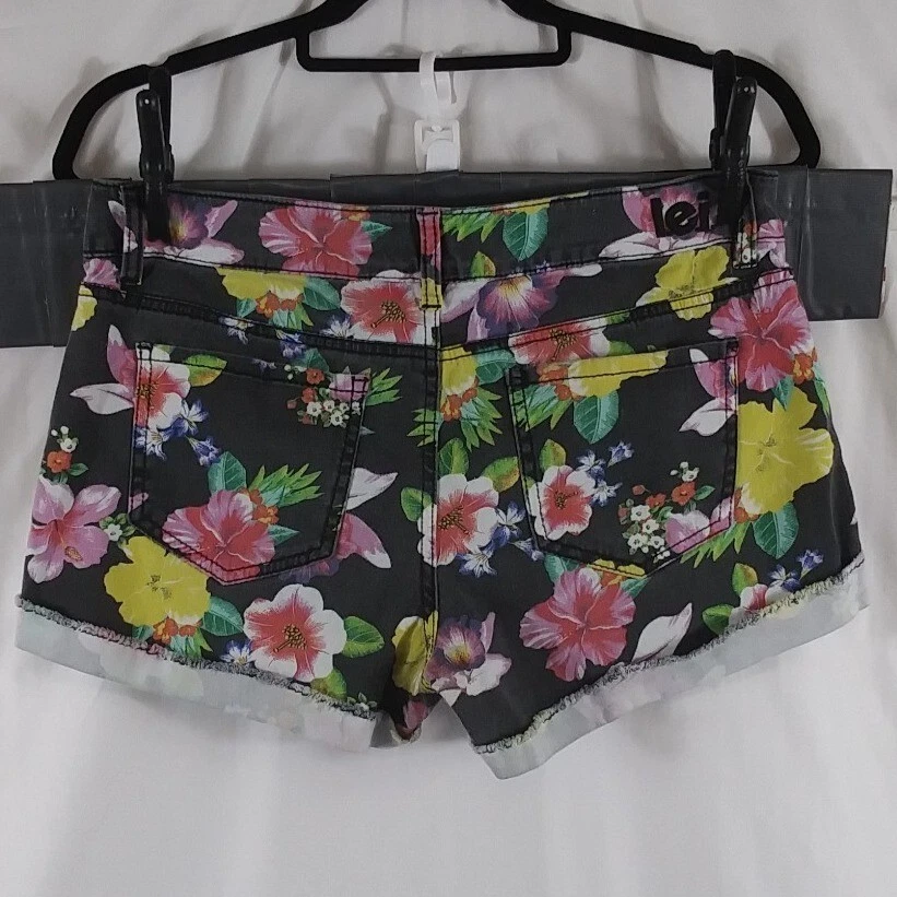 LEI Junior Women Yellow/ Pink Lowrise Cuffed Hawaiian Print Shorts Size 9 - Image 2 of 4