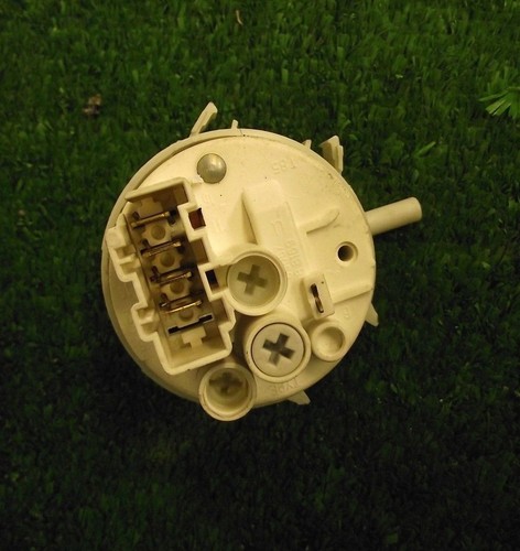 Waschmaschine HOTPOINT WF250P Druckschalter