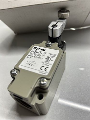 EATON Limit Switch E49M11AP1 Full Size Roller Lever 10A/250 Volt NEW!