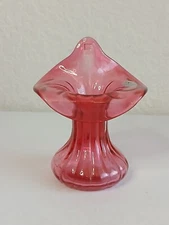 FENTON Art Glass Cranberry Pulpit Vase 4.75" ~ Preowned