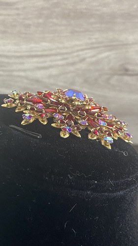 Vintage Starburst Brooch Pin Red Rhinestone Prong Set Gold Tone - Picture 7 of 19