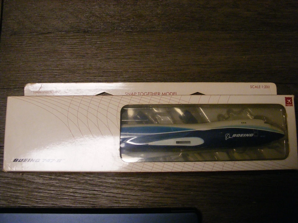 Hogan 1:200 Boeing 747-8F New In Box - Large Beautiful Plane! - Image 4 of 4
