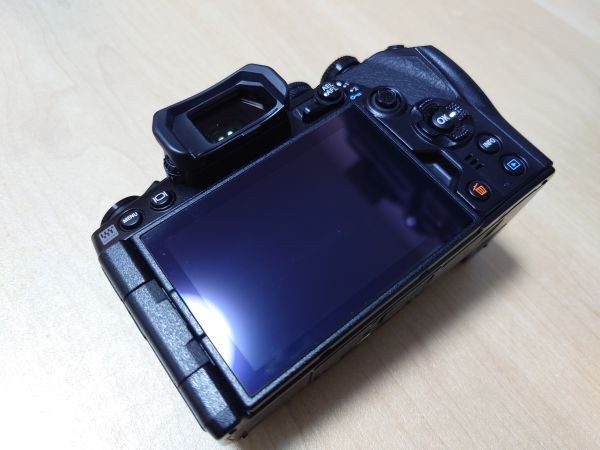OLYMPUS OM-D E-M1 Mark III M.ZUIKO DIGITAL ED 12-40mm F2.8