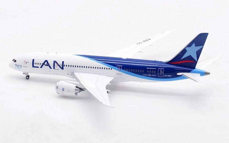 LAN Airlines / Boeing 787-8 / CC-BBA / IF788LAN001 / 1:200 Foto 4 de 4