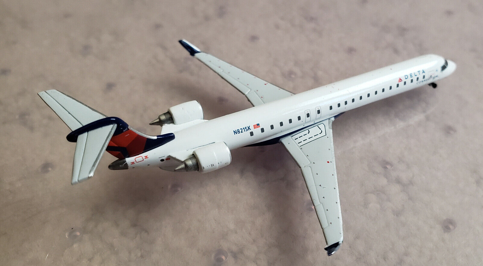 Gemini Jets CRJ900 Delta Connection N821SK in 1:400 25% ZNIŻKI
