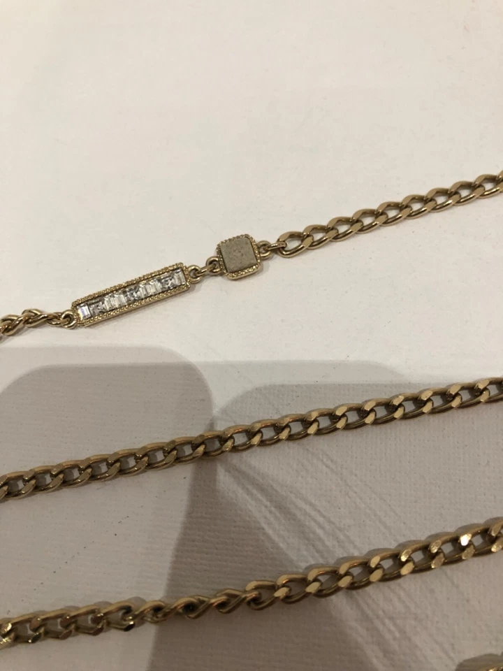 Collar Chanel dorado, largo, solo usado en pocas ocasiones Foto 3 de 4