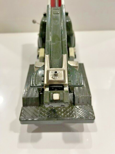 2452 - 1950's US Army Green Tin Friction Rocket Launcher Truck! Good Condition! - Picture 7 of 11