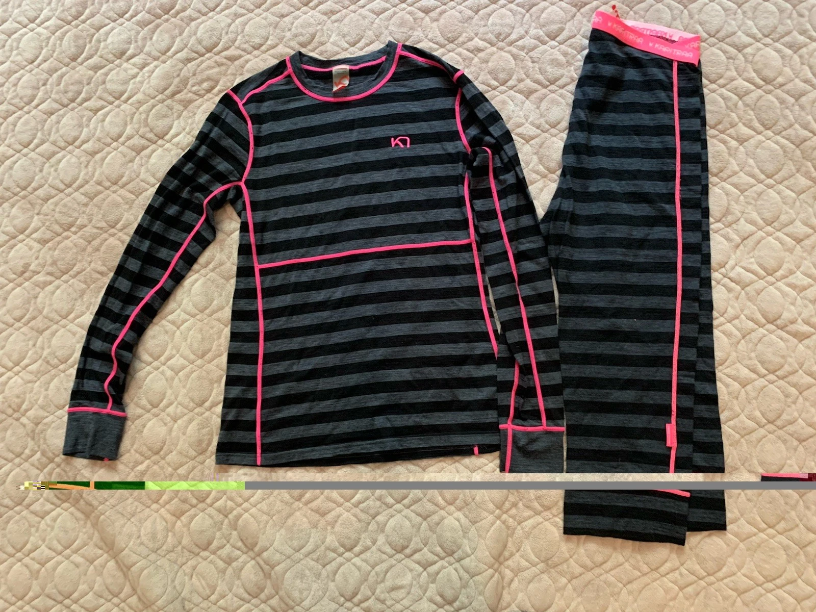 Kari Traa Base Layer Pants and Long Sleeve Top
Opens in a new window or tab