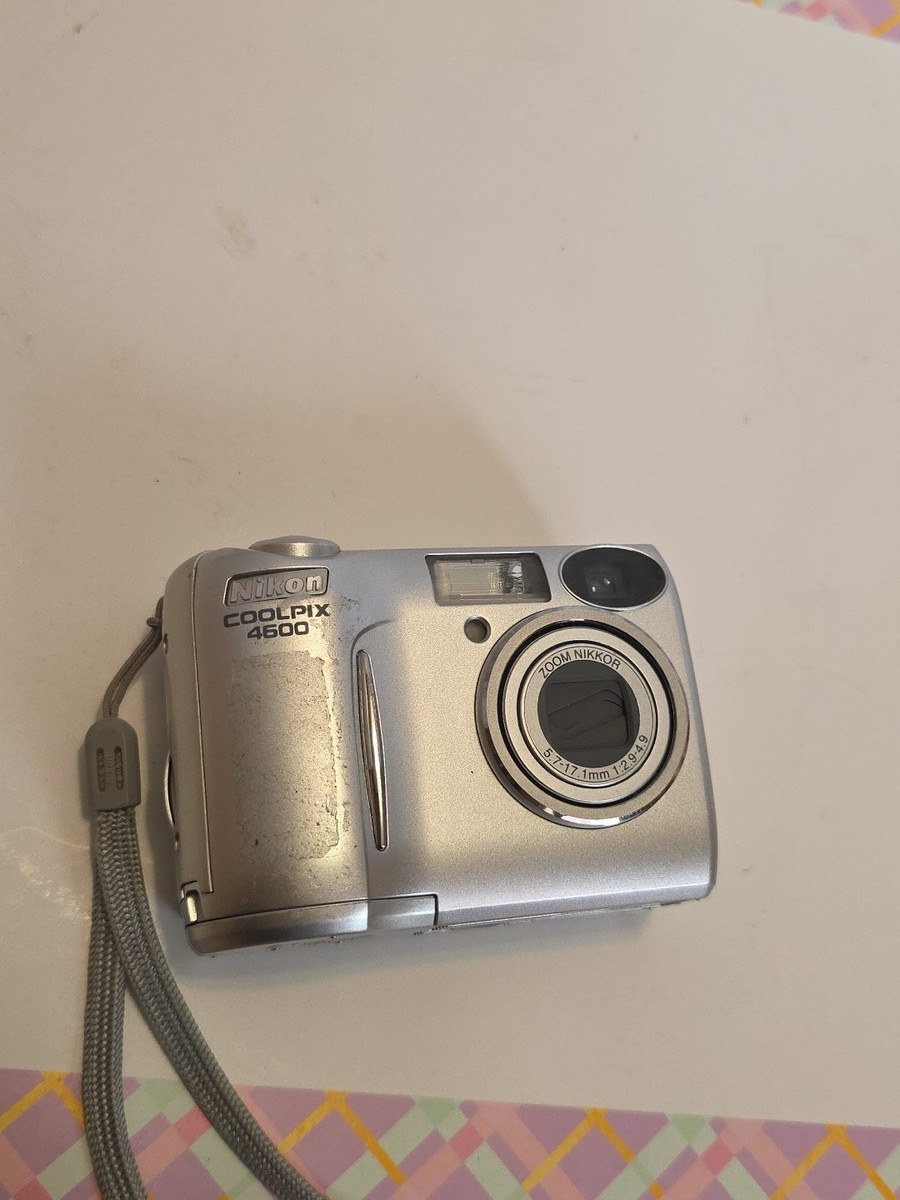 美品名機 動作品 平成レトロ Y2K CCD Nikon COOLPIX L14 NIKON COOLPIX E4600 4.0 Megapixels 3x Zoom Y2K Retro Low Res