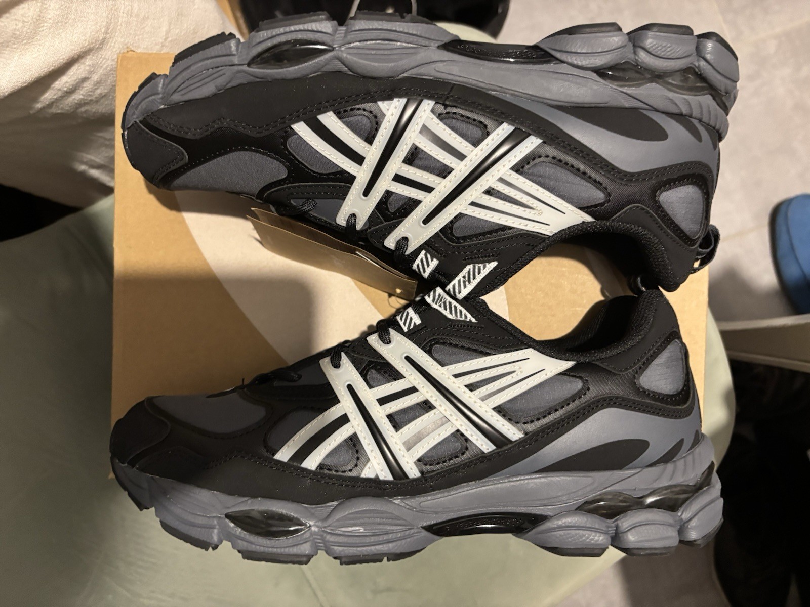 ASICS GEL-NYC Baskets femme gris/noir/blanc EU 37 (US 6) 2