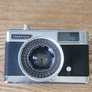 Yashica EZ-matic 4 Rangefinder Camera Yashinon-DX 40mm Lens Black Silver
