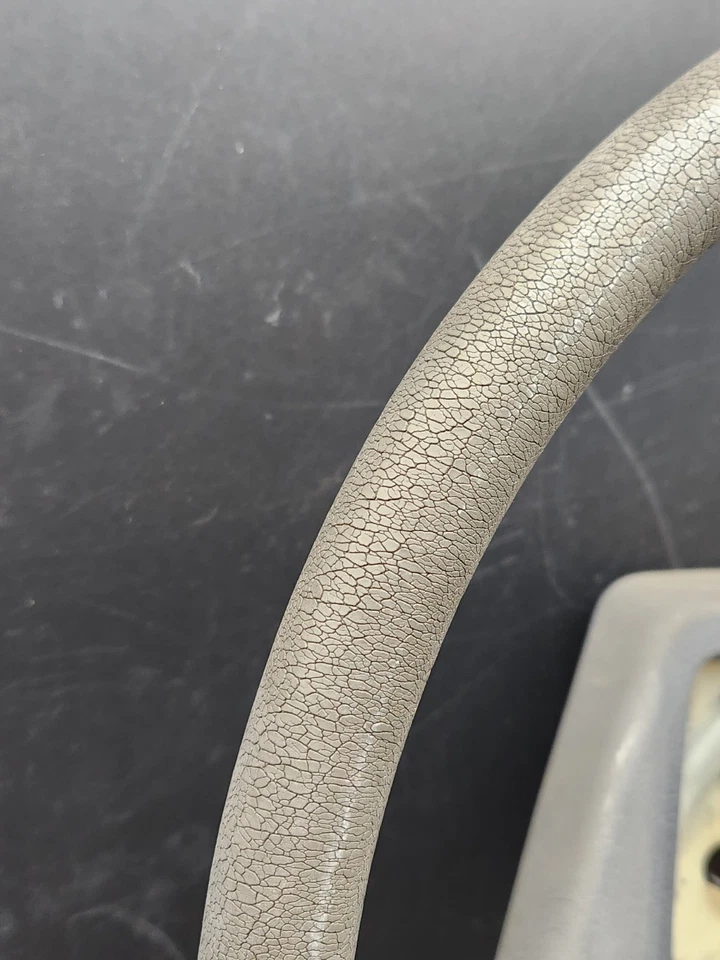 1987-1996 Mitsubishi Mighty Max Dodge D50 Ram 50 Steering Wheel MB532204 - Image 2 of 4