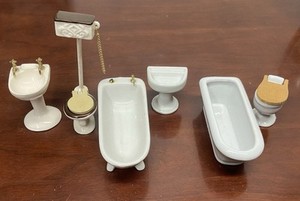 Lot VTG Porcelain Dollhouse Bathroom Two Sinks Two Toilets Two Bathtubs White 