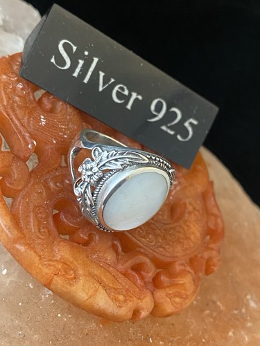 Solid Silver And Mother Of Pearl Signet Ring - Picture 1 of 8