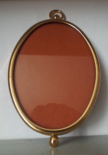 VINTAGE OVAL BRASS PICTURE FRAME/DECORATIVE/PHOTO FRAMES/CRAFTS/COLLECTABLES