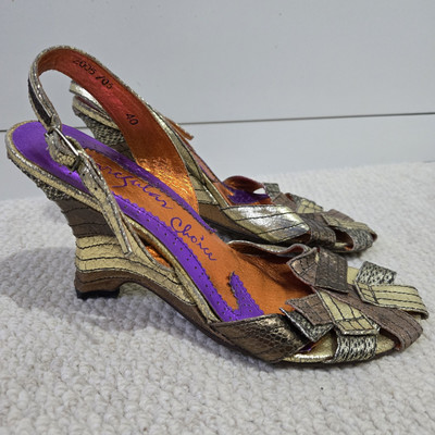 Irregular Choice Gold Bronze Glanz Slingback Keilabsatz High Heels UK 6,5 US 9 EU 40