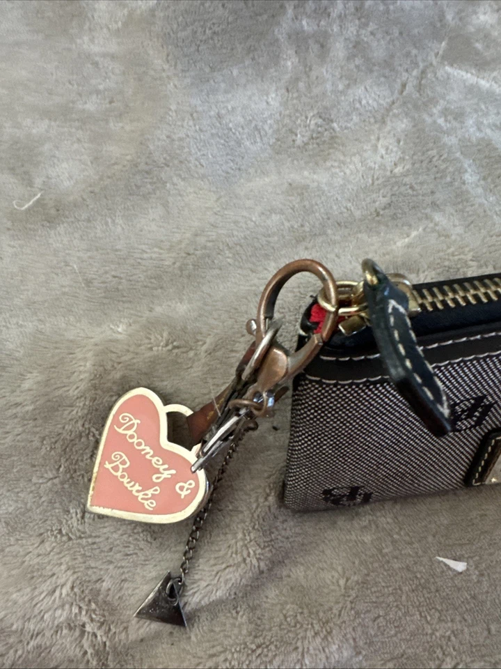 Dooney & Bourke DB Monograma Lona Muñequera Llave Bolsa Monedero Foto 2 de 4
