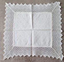 Alte kleine Decke / Taschentuch mit Spitzenrand - 34x31 cm