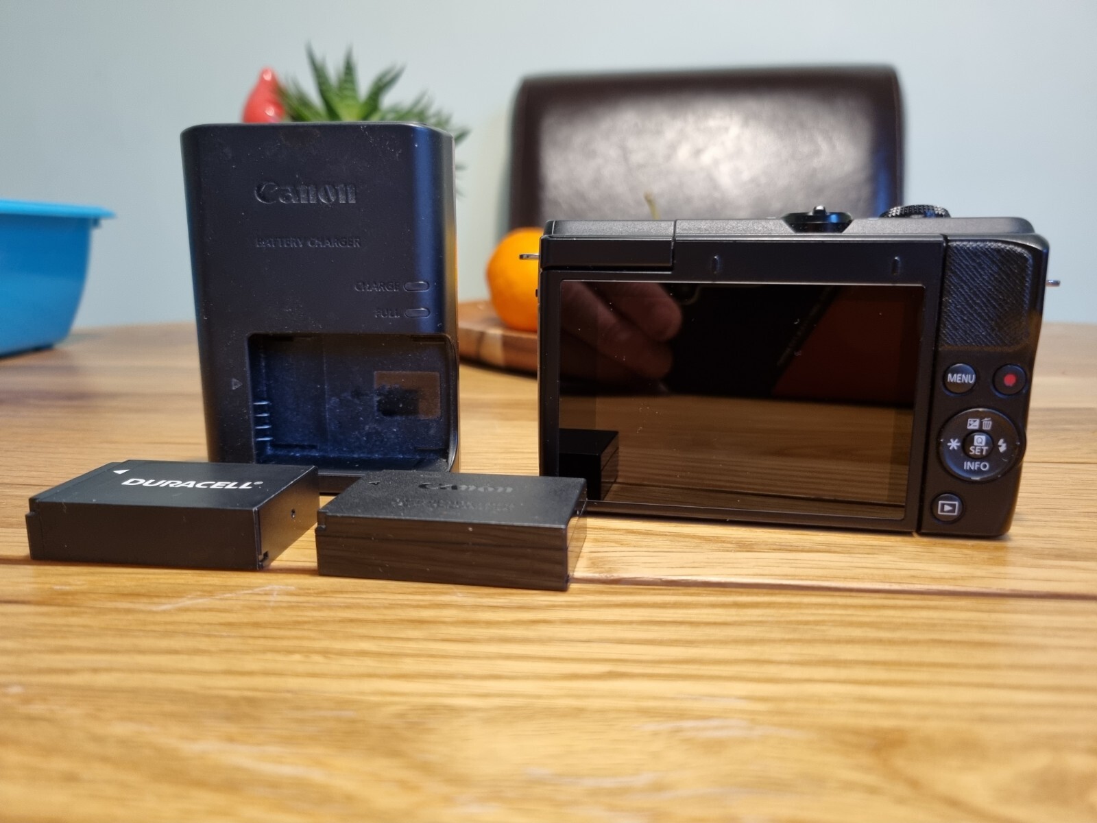 Canon EOS M200 24.1 MP Mirrorless Interchangeable Lens Camera Black