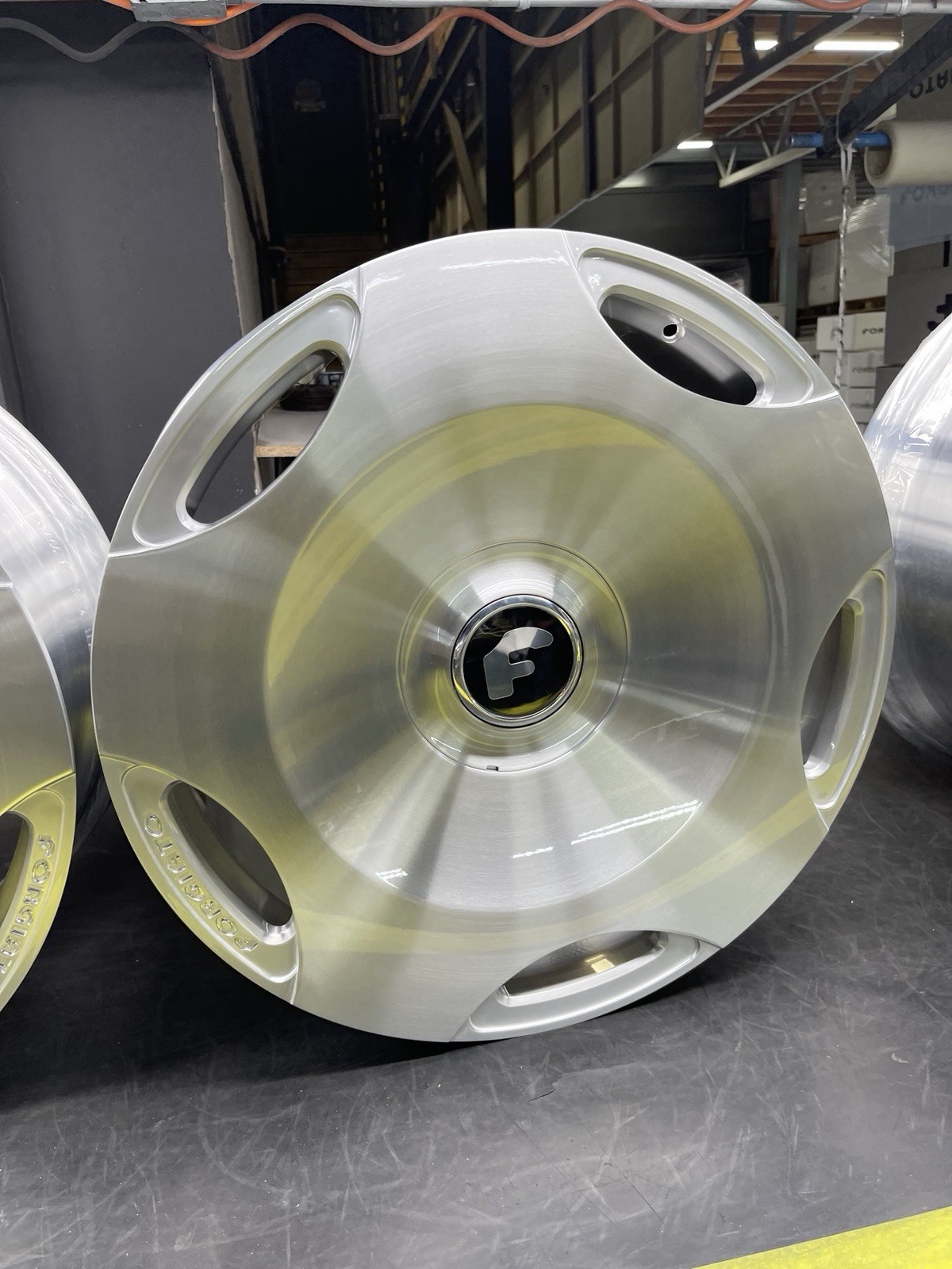 Forgiato Ecs5-m 22” Staggered 5x112 Benz , Audi , BMW , Bentley  Brush Xl Caps