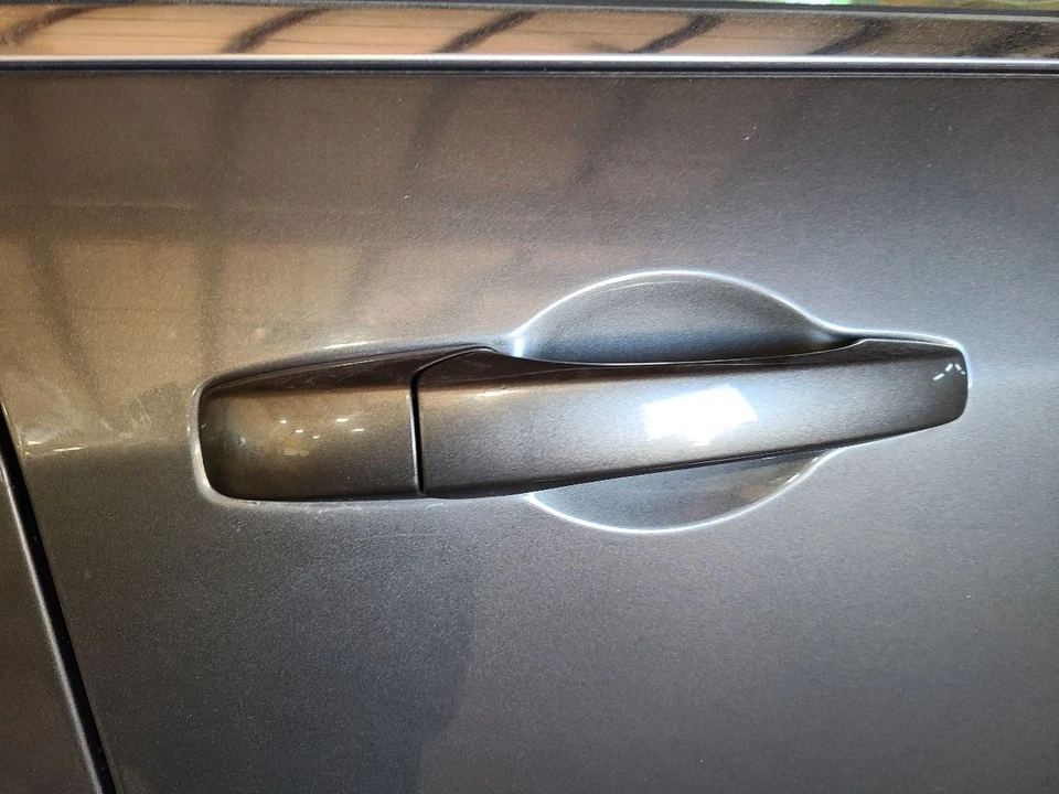 2005-2010 CHRYSLER 300 Passenger Right Front rh Door Gray 05134170A - Image 3 of 4