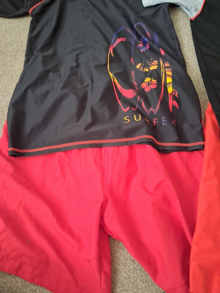Boys Nike rash vest and Swim short trunks bundle suit age 12, 13 or 14 - Image 4 of 4