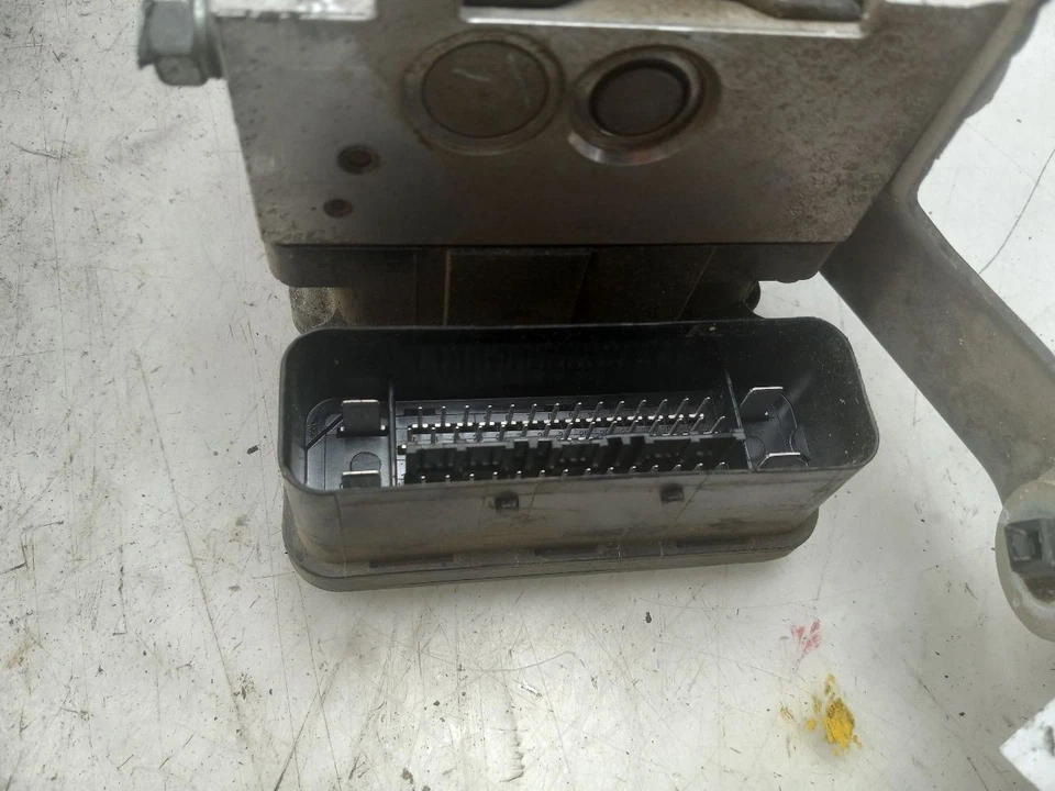 13 14 15 16 17 TOYOTA SEQUOIA SR5 ABS PUMP ACTUATOR - Image 3 of 4