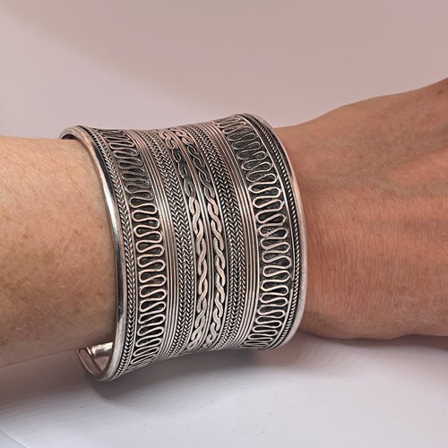 Wide Silver Cuff Bangle Tribal Sterling Silver Cuff Bracelet Unisex Bangle 1990s - Foto 5 di 12