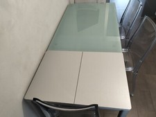 tavolo da cucina con sedie