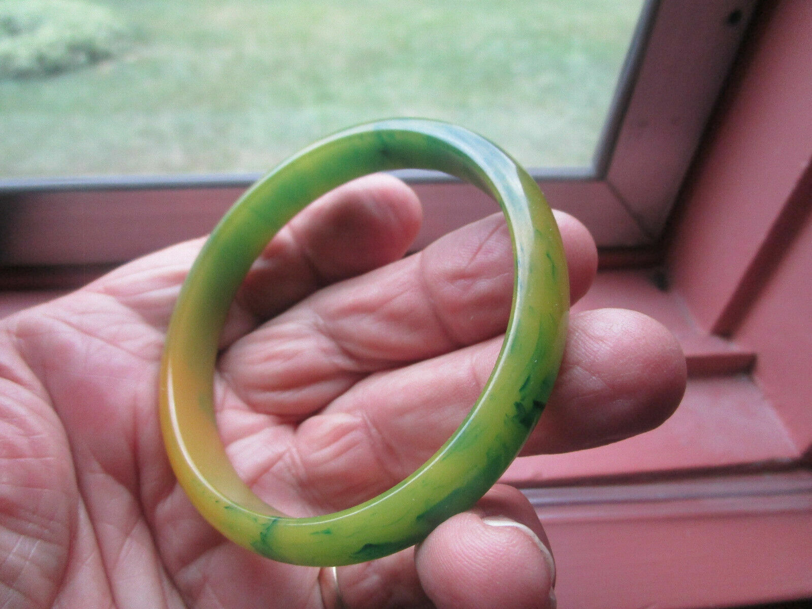 Vintage Bakelite Bangle Bracelet in Delicate Spinach Green *171-image