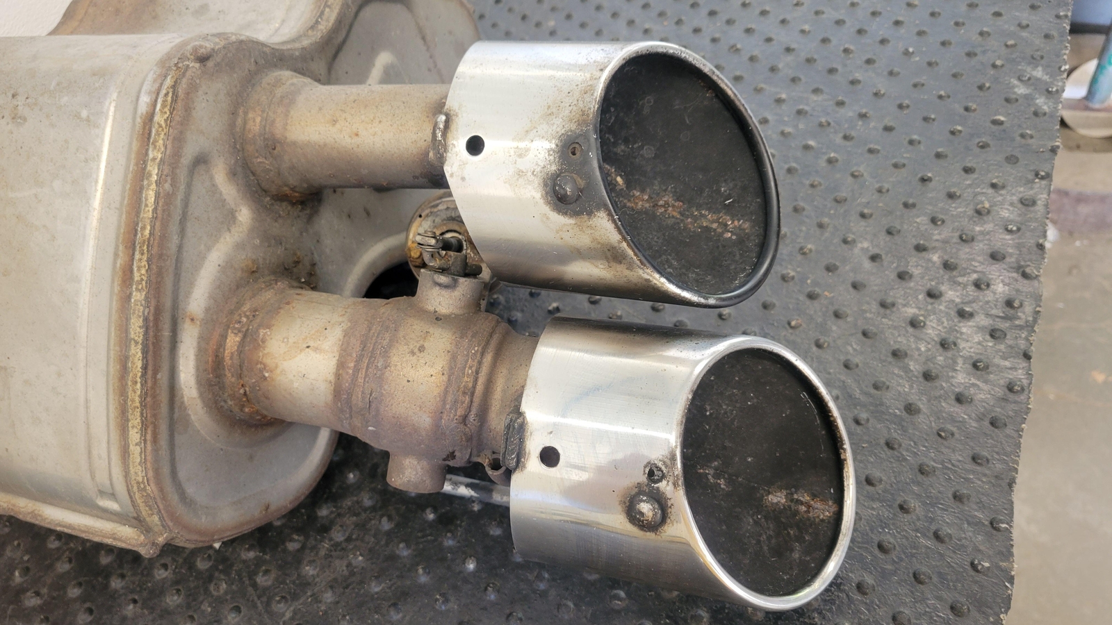 2017 MASERATI GHIBLI DRIVER LEFT SIDE EXHAUST MUFFLER DUAL CHROME TIP TWIN TURBO