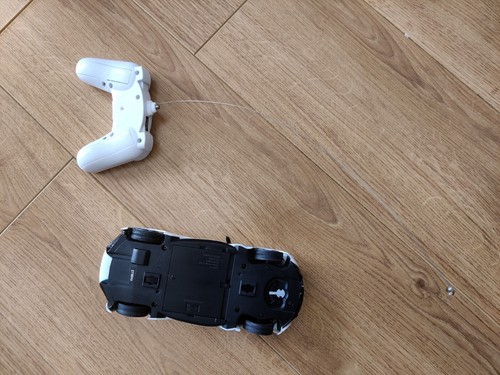 Rastar 48400 BMW I8 Remote Control Car, Black & White - Picture 3 of 3