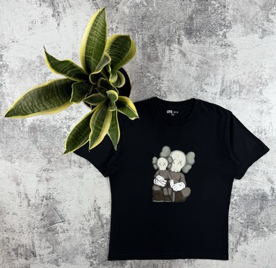KAWS X UNIQLO Graphic Tee Black Designer Medium Cotton Luxury Jersey T-Shirt