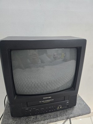 Toshiba MV13M3 13'' CRT TV VCR Combo Retro Gaming TV VHS Player