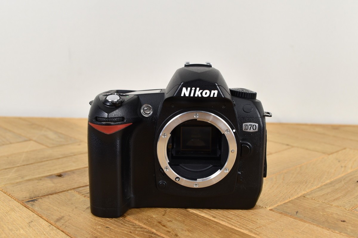 Fotocamera reflex digitale Nikon D70 usata foto 2