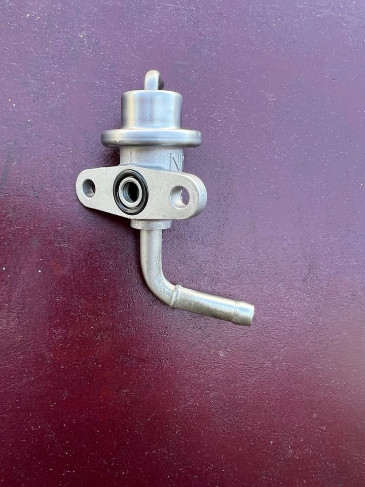 91-95 Acura Legend 3.2L V6 Fuel Injection Pressure Regulator C32A1 1991-1995 OEM - Image 3 of 3