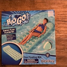 H2OGO  Green Comfort Plush Floating Mat Inflatable Pool Lounge 67  x25.5  x10  