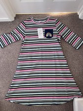 Brandneu mit Etikett schönes LITTLE WINGS FACTORY Fit & Flare Kleid Regenbogen Taschen UK Größe 12