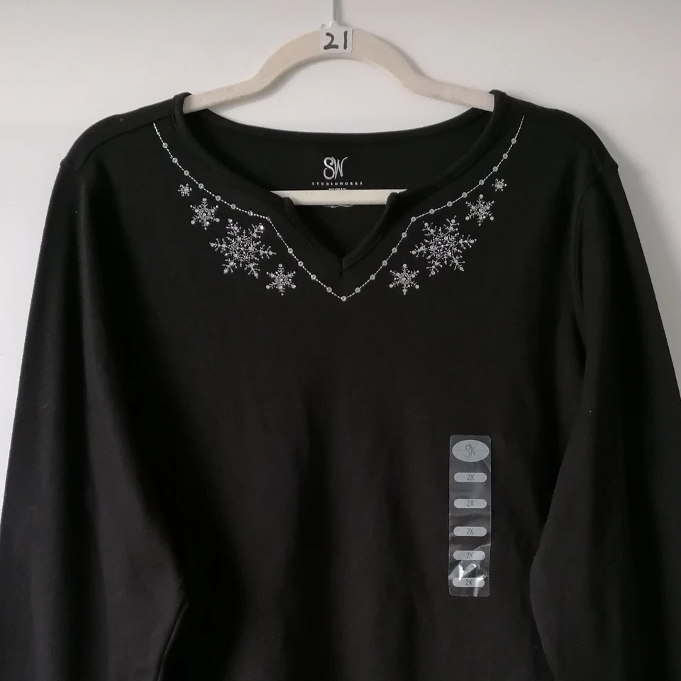 Vintage Y2K Studio Works Womens Black Embroidered Sequins V-Neck Top Size 2X - Image 2 of 4