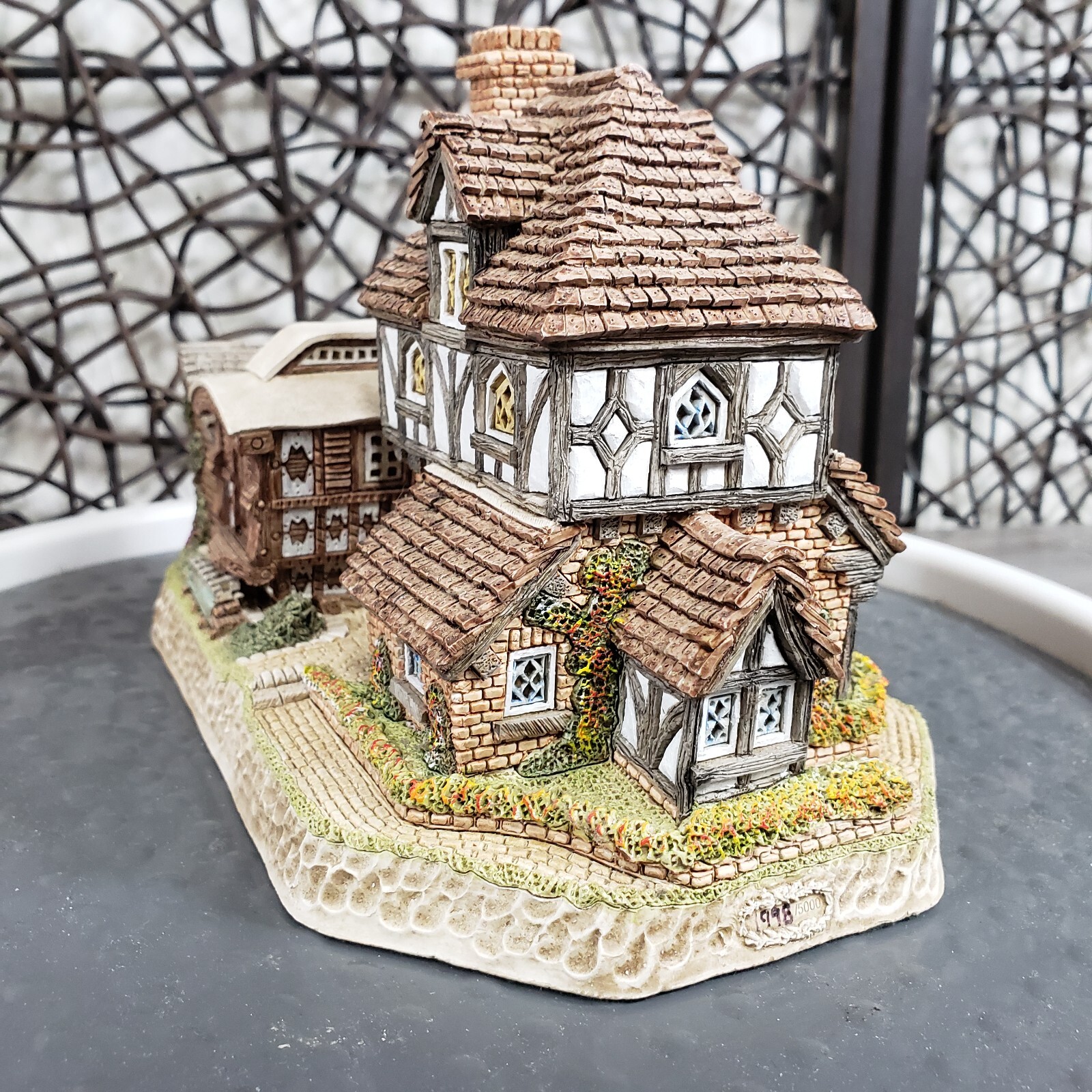 David Winter D1011 Tom's Yard 1997 Limited Edition 1998/5000 Original Box COA