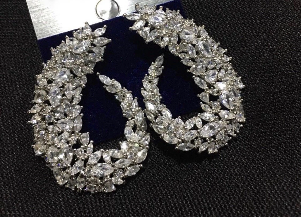 Aretes de diamantes simulados marquesa enchapados en oro blanco de 18 joyas de boda Foto 4 de 4