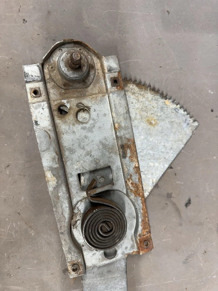 1964 1965 1966 1967 GTO Cutlass 442 Chevelle Skylark GS Window Regulator Malibu - Image 3 of 4